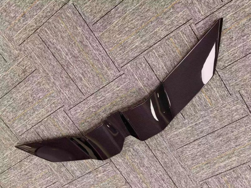 High Quality Dry Carbon Fiber OEM Style Rear Wing for Revuelto